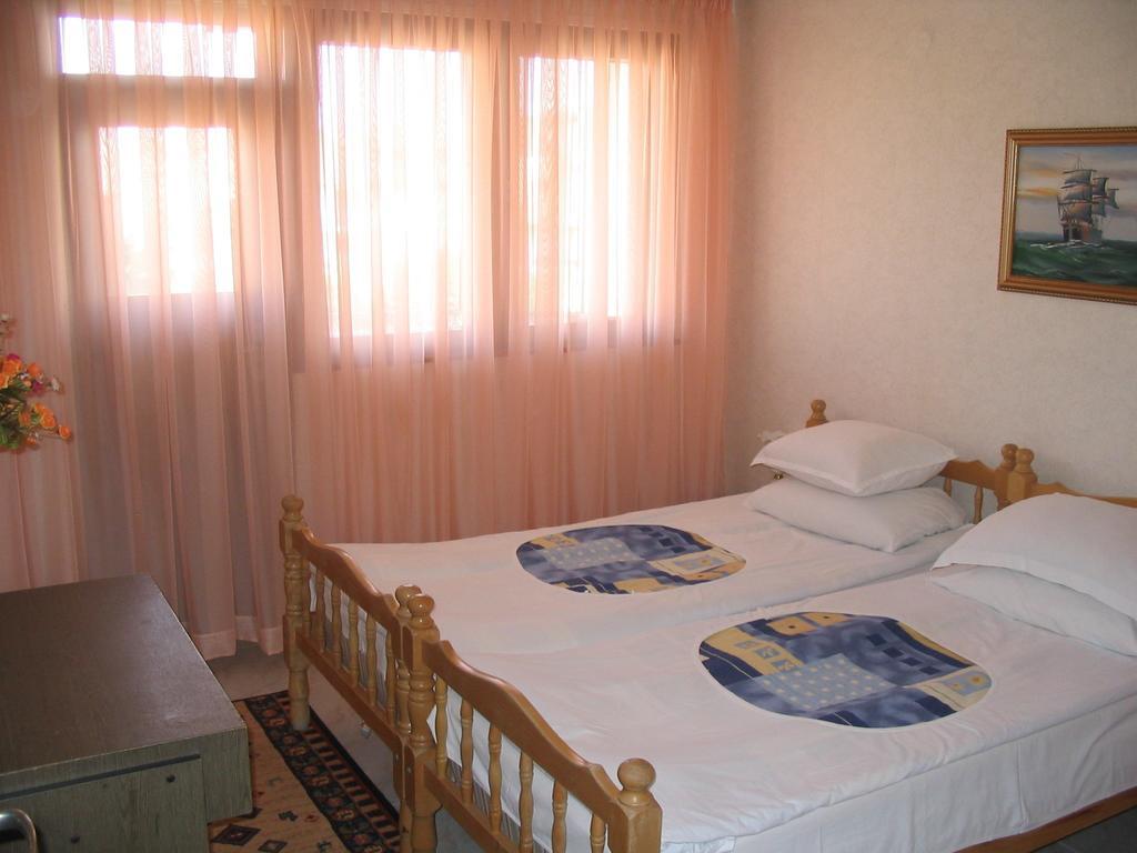 נסבר Guest House Preslav חדר תמונה