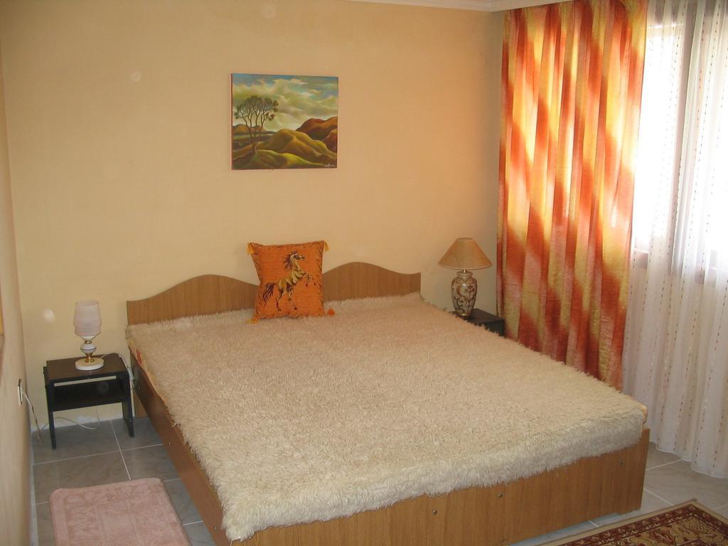 נסבר Guest House Preslav חדר תמונה