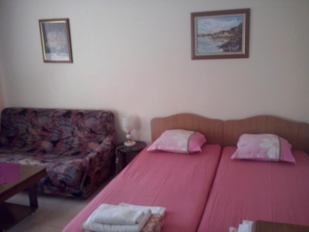 נסבר Guest House Preslav חדר תמונה